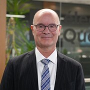 M. Blanchet dans les locaux d'Élections Québec.