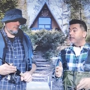 Deux directeurs d'Hydro-Québec déguisé en pêcheurs dans une vidéo interne d'Hydro-Québec.