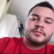 Gros plan de l'homme disparu.