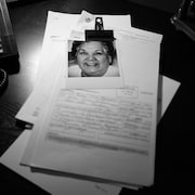 Des rapports de police avec la photo de Gladys Tolley.