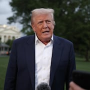 Donald Trump dans les jardins de la Maison-Blanche.