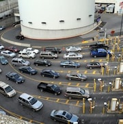 Le Service douanier am&eacute;ricain se r&eacute;serve le droit de refuser tout voyageur si les autorit&eacute;s estiment &laquo; qu'il est d&eacute;pendant &agrave; la drogue &raquo;, y compris la marijuana.