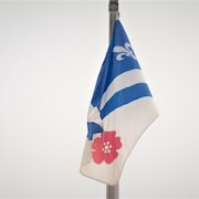 Le drapeau franco-albertain a été hissé devant le fédéral building en Alberta.