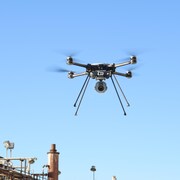 Un drone en plein vol.