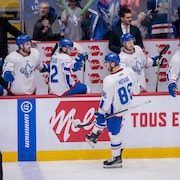 Des joueurs de hockey des Lions de Trois-Rivières.