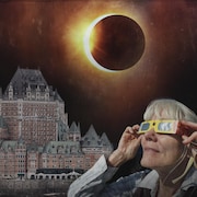 Montage de plusieurs photos : une éclipse solaire, le château Frontenac et une dame qui regarde le ciel avec des lunettes protectrices.