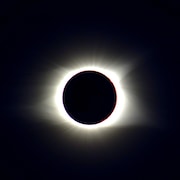 La lune recouvre complètement le Soleil (totalité) lors de l'éclipse solaire totale de l'été 2017.