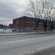 La façade de l'école primaire.