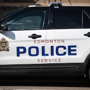 Le flanc d'une voiture de police d'Edmonton.