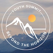 Une affiche avec des montagnes et un slogan en anglais disant "Beyond the Horizon".