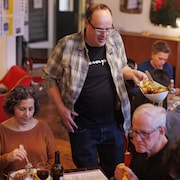 Avec son Depanneur, Len Senater propose un laboratoire culinaire accessible et inclusif où la créativité règne.