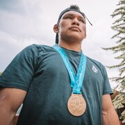 Comment la lutte a sauvé la vie d'Eekeeluak Avalak, qui souhaite transmettre sa passion aux jeunes inuit.