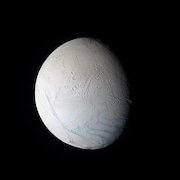 La lune Encelade de Saturne.