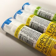 Des tubes d'EpiPen.