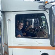 Éric Duhaime lors d'un événement de course de camions à Saint-Théophile, en Beauce