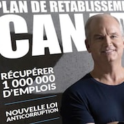 Une photo d'Erin O'Toole, souriant, sur la couverture du document présentant la plateforme conservatrice.