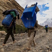 Une caravane de porteurs pakistanais.