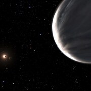 Représentation artistique du système planétaire de l'étoile Kepler-138.