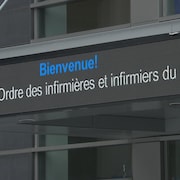Une affiche de l'examen de l'Ordre des infirmières du Québec 