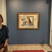 Sophie Auffrey de la place Resurgo devant l'œuvre de Picasso.