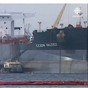 Gros plan du pétrolier Exxon Valdez.