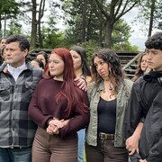 La famille Veas Vargas réunie au parc Roland-Beaudin. 