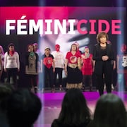 Céline Galipeau sur le plateau de l'Émission spéciale du Téléjournal sur le phénomène des féminicides. 
