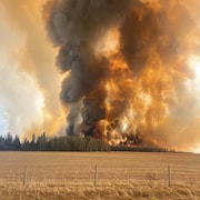 Feux de forêt près de Wildwood en Alberta, le 1er mai 2023.  