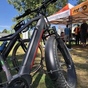 Un vélo électrique.