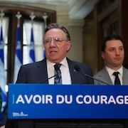 François Legault, Geneviève Guilbault et Simon Jolin-Barrette en point de presse.