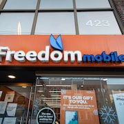 La devanture d'une boutique Freedom Mobile.