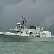 La frégate canadienne NCSM Ottawa lors d'un déploiement au large de Singapour.