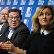 De gauche à droite : le président de la CSQ, Éric Gingras; le président de l'APTS, Robert Comeau; le premier vice-président de la CSN, François Enault; et la présidente de la FTQ, Magali Picard.