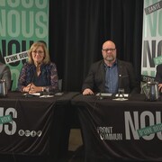 Les leaders syndicaux du Front commun en conférence de presse.