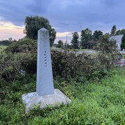 Une borne à la frontière canado-américaine.