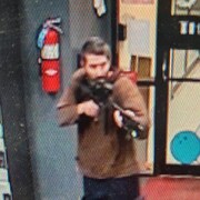 La police a publié une photo d’un suspect en lien avec l'événement.