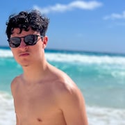 Gabriel Magalhaes à la plage.