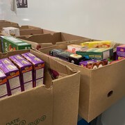 Des denrées entreposées dans une banque alimentaire.