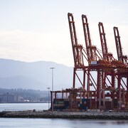 Des conteneurs au port de Vancouver, en juillet 2023.
