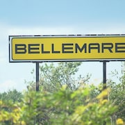 Une enseigne extérieure de l'entreprise Bellemare.