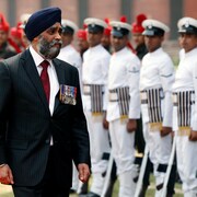 Le voyage du ministre de la Défense, Harjit Sajjan, doit lui permettre de renouer avec l'histoire de sa famille et à établir des relations plus étroites entre le Canada et l'Inde.