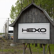 Une affiche de l'entreprise Hexo Corp.