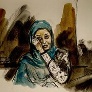Le dessin de cour d'une femme qui essuie ses larmes lors de son témoignage.