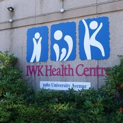Enseigne du Centre de soins de santé IWK, à Halifax.
