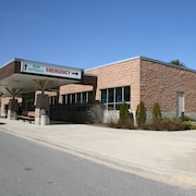 La façade d'un hôpital.