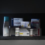 Des produits rassemblés sur une tablette.