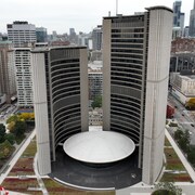 L'hôtel de ville de Toronto.