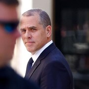 Hunter Biden sort de la cour.