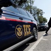 Un véhicule de l'Immigration and Customs Enforcement.