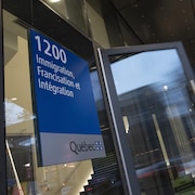 L'entrée d'un bureau du ministère de l’Immigration, de la Francisation et de l’Intégration.